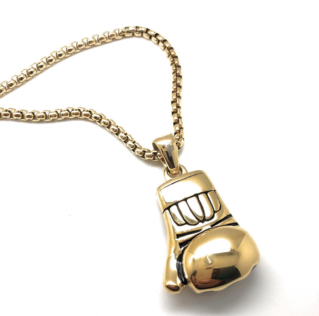 BOXING GLOVE” PENDANT IN 18K YELLOW GOLD. Jewellery & Gemstones - Brooches  & Pendants - Auctionet